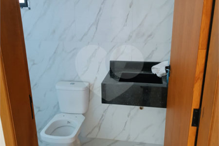 Casa à venda com 3 quartos, sendo 1 suíte, no condomínio Residencial Jardins da Catalunha, Atibaia - SP