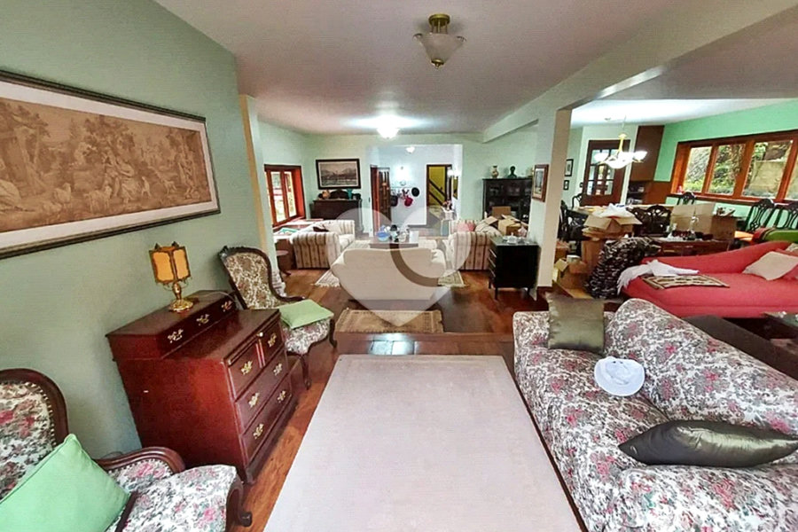 Casa à venda com 4 quartos, sendo 2 suítes, no condomínio Parque Imperial da Cantareira, Mairiporã - SP