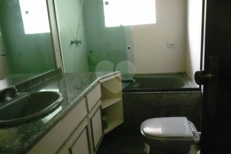 Sobrado à venda com 4 quartos, sendo 2 suítes, em Vila Mazzei, São Paulo, SP