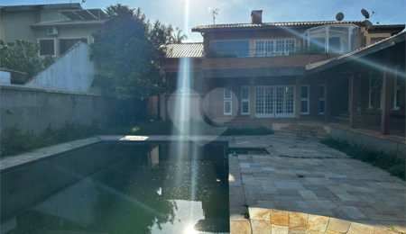 Casa à venda com 4 suítes em Vila Petrópolis, Atibaia, SP