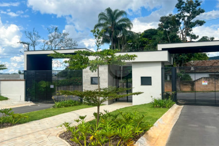 Casa à venda com 3 suítes em Vila Santista, Atibaia, SP