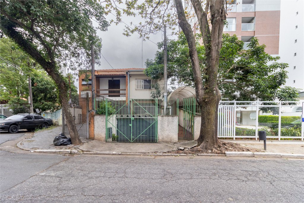 Sobrado à venda com 3 quartos, sendo 1 suíte,  em Real Parque, São Paulo, SP
