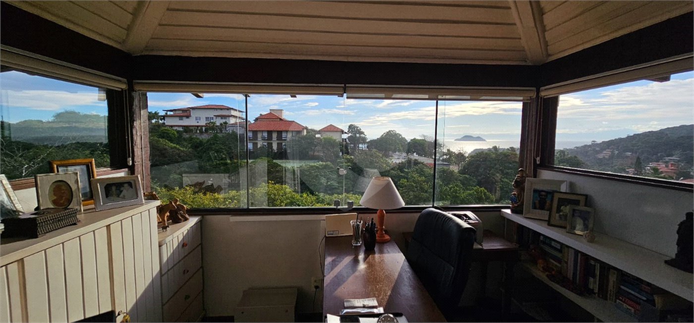 Casa à venda com 4 quartos, sendo 3 suítes, em João Fernandes, Armação dos Búzios, RJ