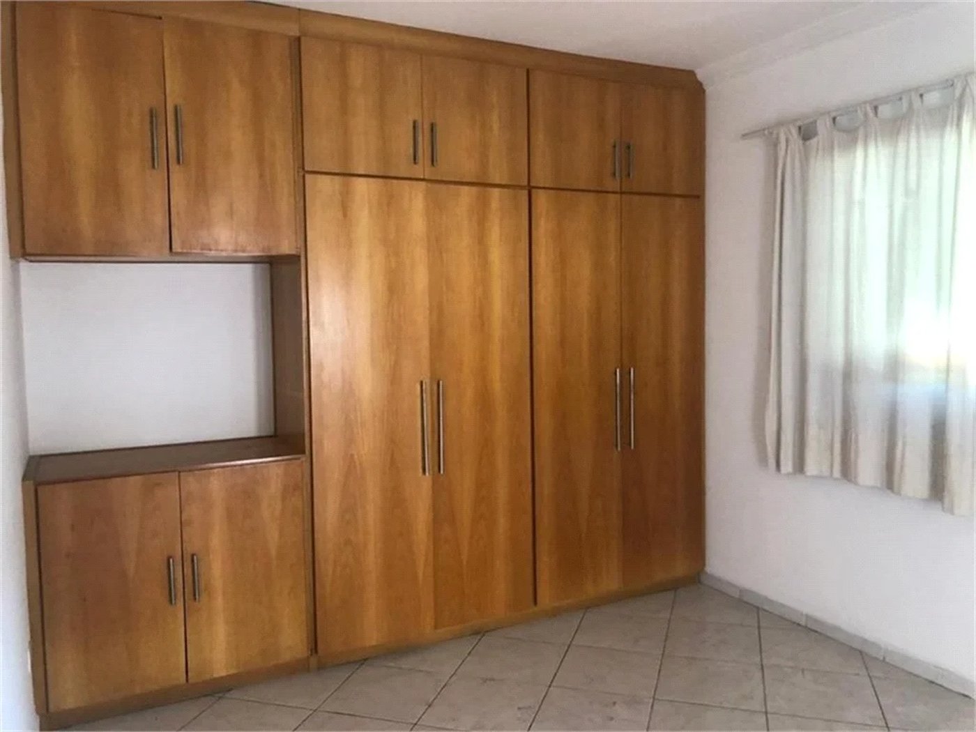 Casa à venda com 4 suítes no condomínio Vila das Emboabas, São Paulo - SP