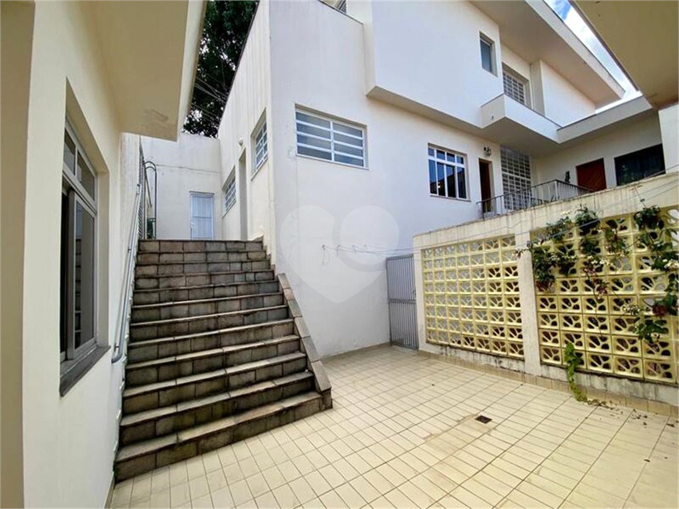 Sobrado à venda com 4 quartos, sendo 1 suíte,  em Jardim São Bento, São Paulo, SP