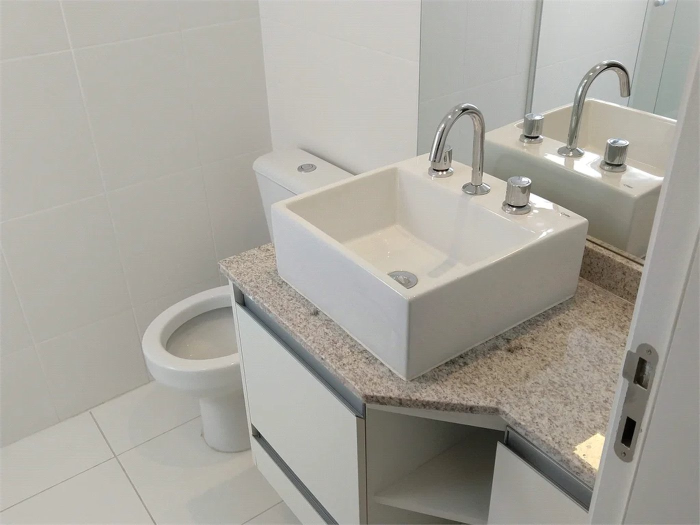 Apartamento à venda com 3 suítes em Vila Anastácio, São Paulo, SP