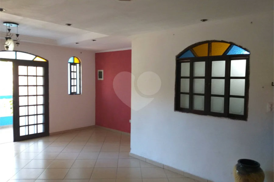 Sobrado à venda com 3 quartos, sendo 1 suíte, em Tremembé, São Paulo, SP