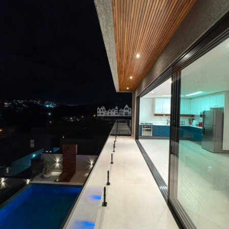 Casa à venda com 4 quartos, sendo 3 suítes, em Rio Abaixo, Atibaia, SP