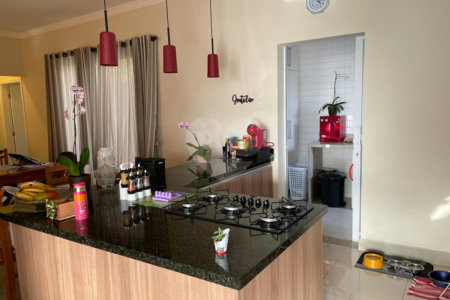 Casa à venda com 3 quartos, sendo 1 suíte, no condomínio Vila Hipica Ii, Vinhedo - SP