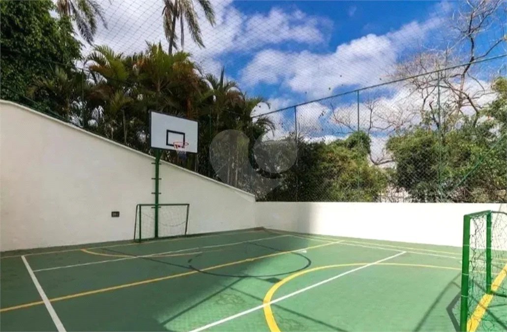 Apartamento à venda no Mandaqui com 3 dormitórios, sendo 1 suíte, sala ampla e bem distribuída, cozinha, 2 banheiros e área de serviço. O imóvel conta ainda com 1 vaga de garagem.