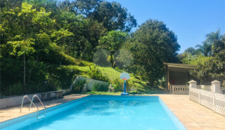 Sítio à venda com 9 quartos, sendo 4 suítes,  em Remédios, Mairiporã, SP