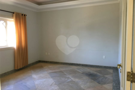 Casa à venda com 3 suítes em Vila Nastri, Itapetininga, SP