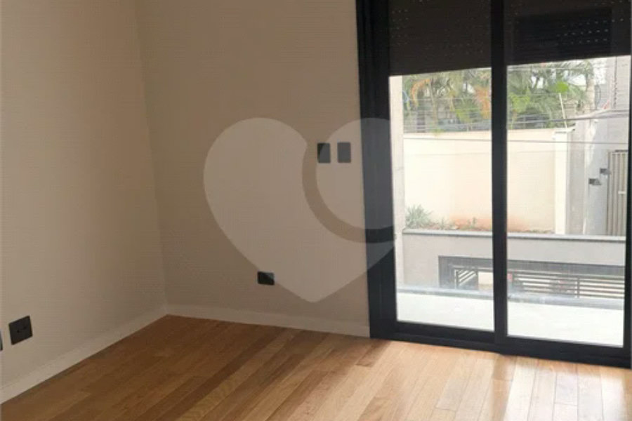 Sobrado à venda com 2 suítes em Vila Nova Conceição, São Paulo, SP