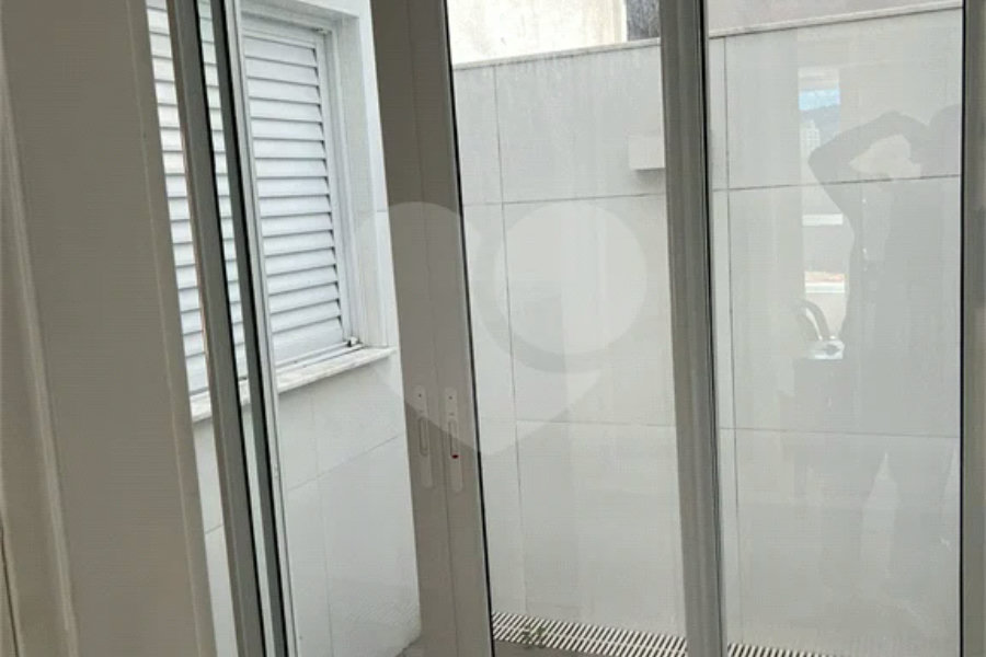 Casa à venda com 4 quartos, sendo 2 suítes, no condomínio Residencial Floresta, São Paulo - SP
