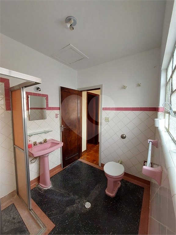 Sobrado à venda com 3 quartos em Vila Gumercindo, São Paulo, SP