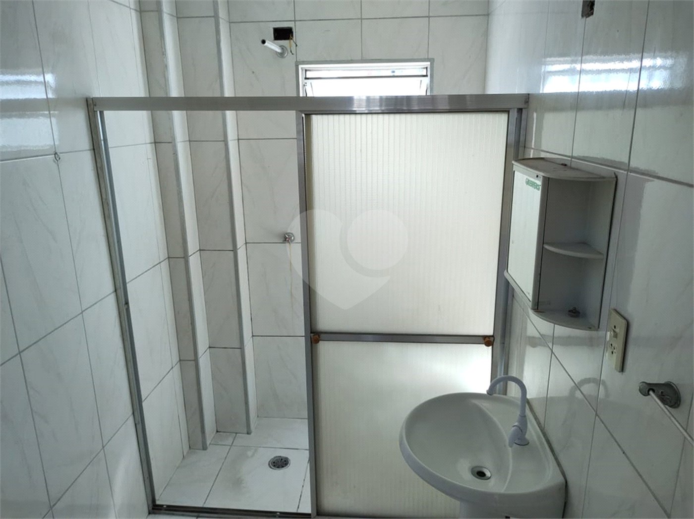 Oportunidade na Sé: Apartamento Reformado e Ensolarado com Localização Estratégica!