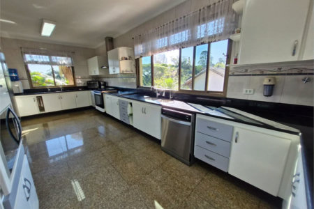 Casa à venda com 4 suítes no condomínio Villa Viana II, Cotia - SP