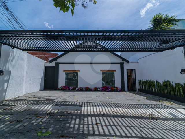 Casa Térrea à venda com 3 quartos, sendo 1 suíte,  em Santo Amaro, São Paulo, SP