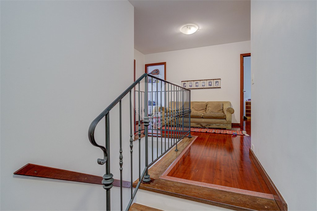 Casa à venda com 4 quartos, sendo 2 suítes, no condomínio Vila Antonieta, São Paulo - SP