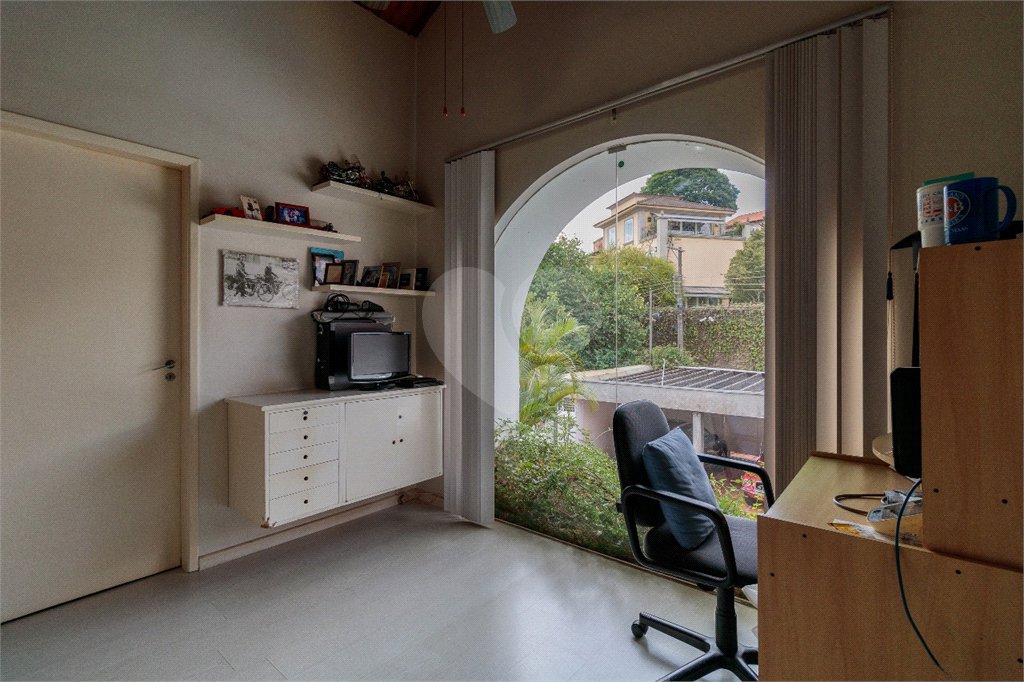 Casa à venda com 4 quartos, sendo 3 suítes, em Jardim Panorama, São Paulo, SP