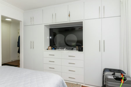 Apartamento à venda com 4 quartos, sendo 2 suítes, em Alto da Boa Vista, São Paulo, SP