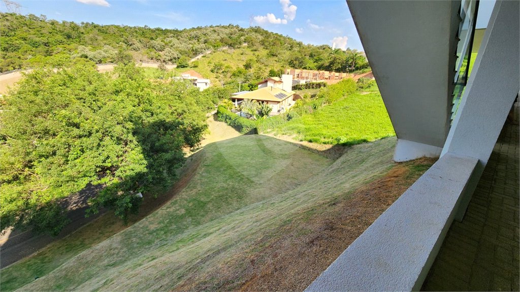 Casa à venda com 6 quartos, sendo 5 suítes, no condomínio Jardim Primavera, Louveira - SP
