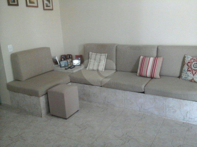 Casa de Vila à venda com 4 quartos, sendo 1 suíte,  em Vila Nivi, São Paulo, SP