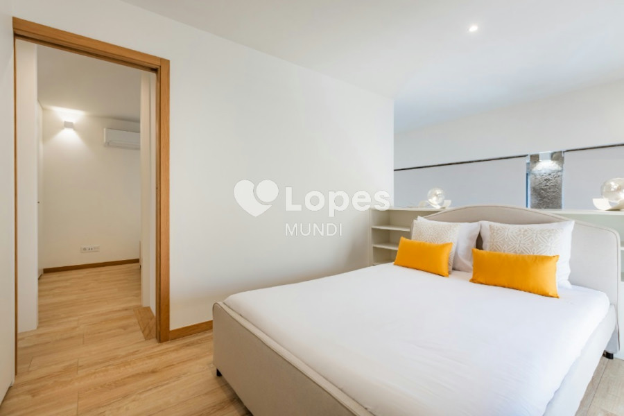 Apartamento T2 Duplex à venda no Bonfim, Porto, Portugal – Mobiliado