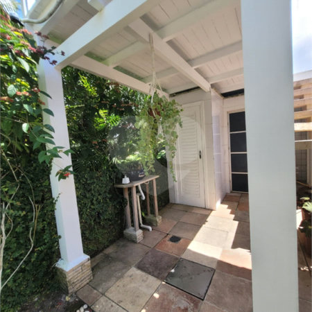 Casa à venda com 4 quartos, sendo 2 suítes, no Centro, Santa Cruz Cabrália, BA