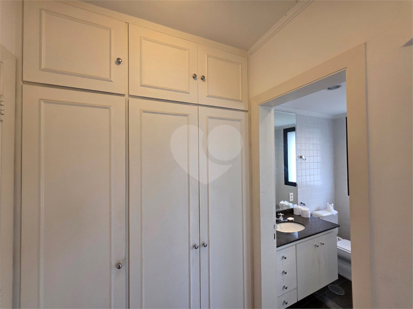 Apartamento à venda com 3 suítes em Vila Uberabinha, São Paulo, SP