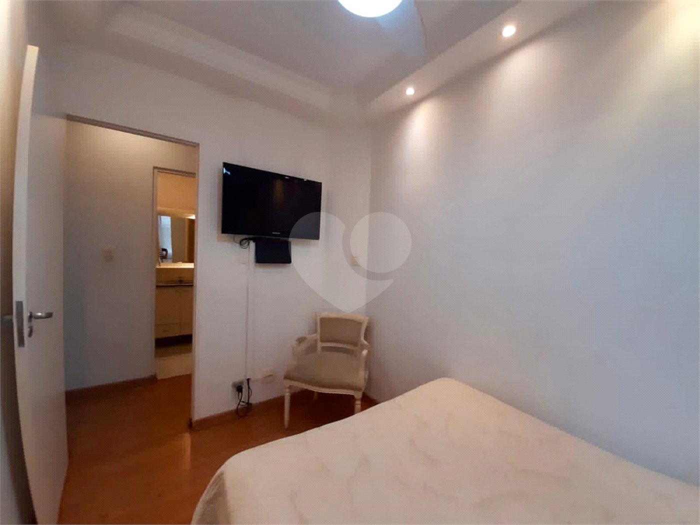 Apartamento para alugar com 3 quartos, sendo 1 suíte, em Vila Olímpia, São Paulo, SP