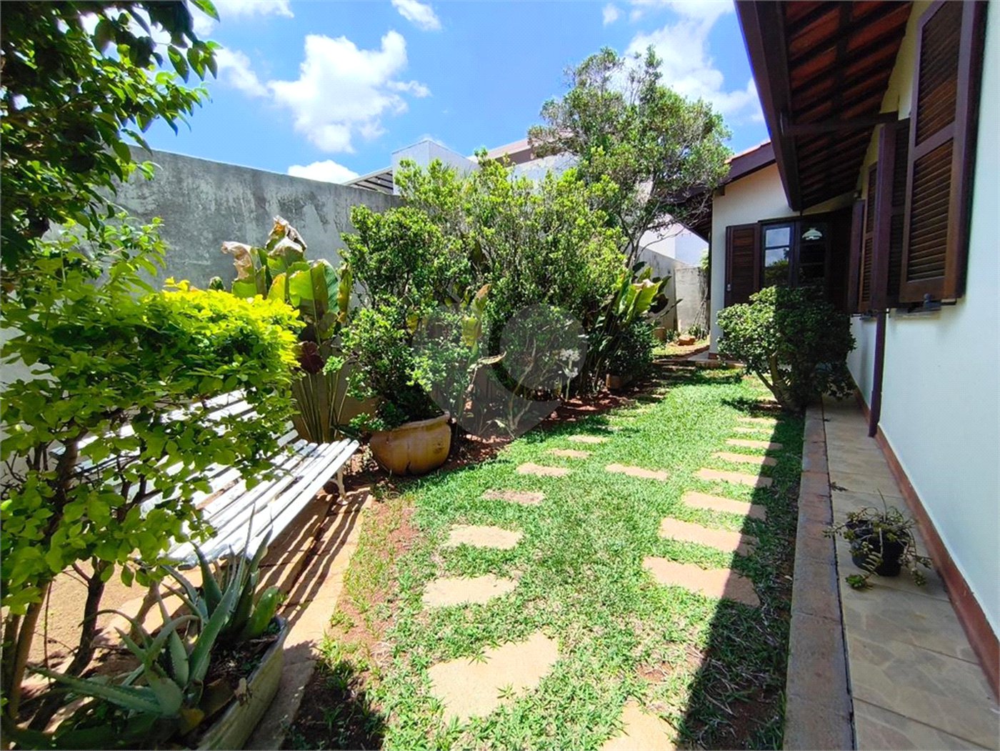 Casa à venda com 4 quartos, sendo 2 suítes, em Jardim Santa Bárbara, Atibaia, SP