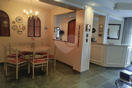 Sobrado à venda com 3 quartos, sendo 1 suíte, em Vila Matias, São Paulo, SP