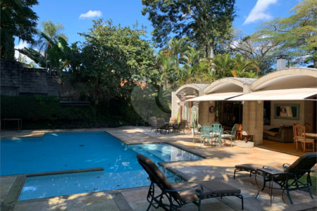 Casa à venda com 5 quartos, sendo 3 suítes, em Morumbi, São Paulo, SP