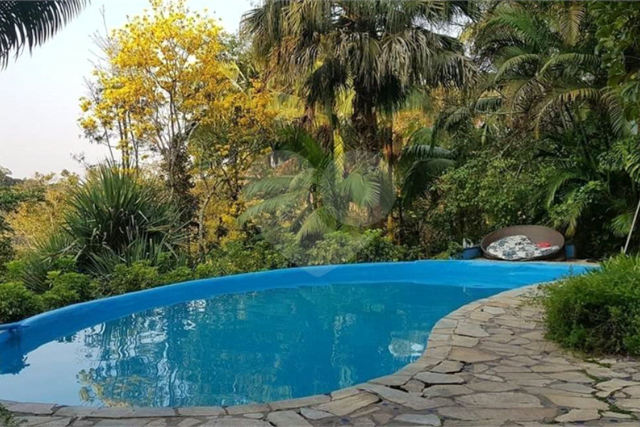 Chácara à venda com 4 quartos, sendo 3 suítes, no Centro, Juquitiba, SP