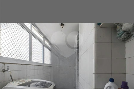 Apartamento à venda com 3 quartos, sendo 1 suíte,  em Aclimação, São Paulo, SP