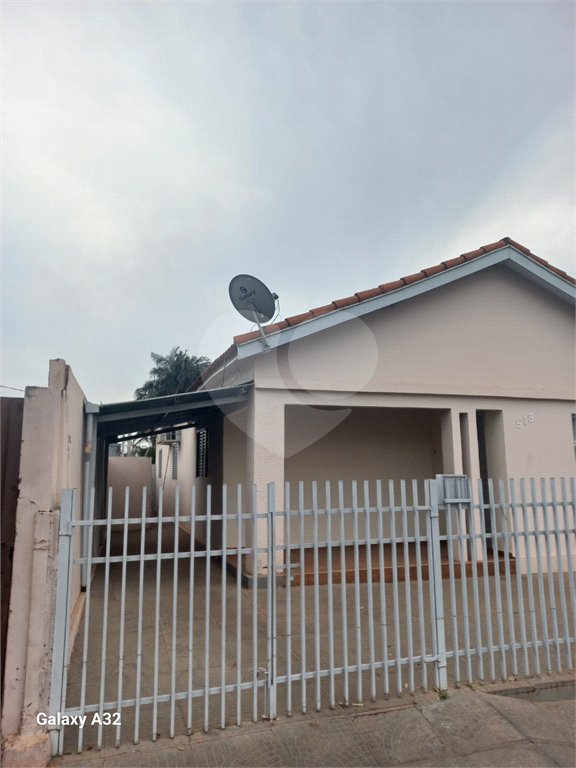 Casa à venda com 3 quartos no Centro, Inocência, MS