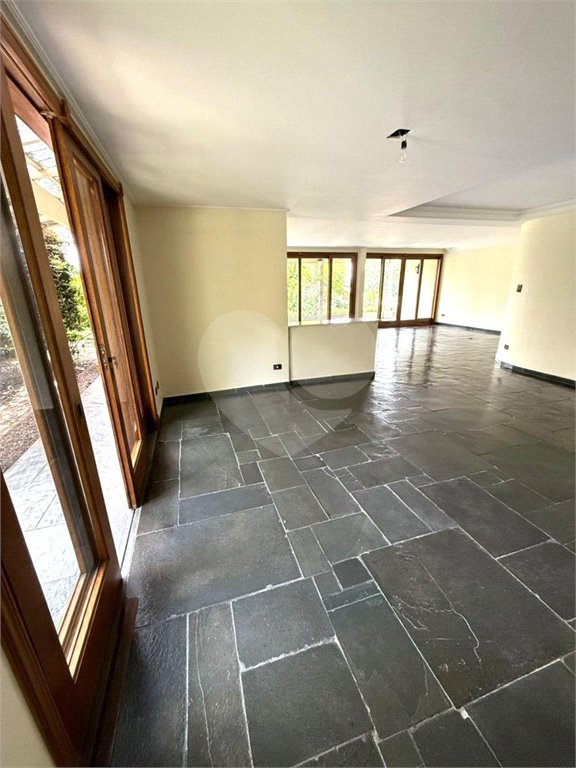 Sobrado à venda com 5 quartos, sendo 3 suítes,  em Jardim Leonor, São Paulo, SP