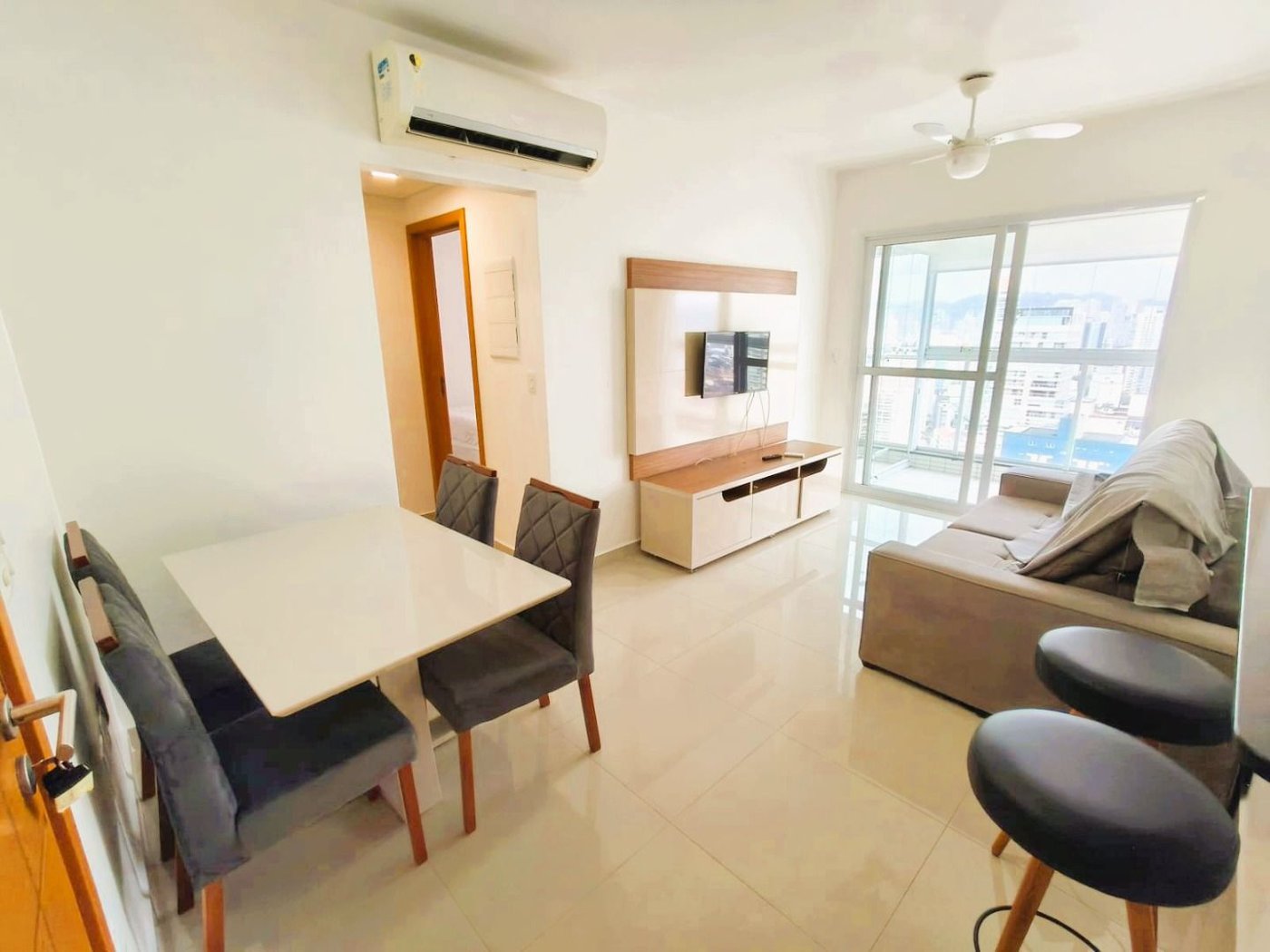 Apartamento para alugar, 54 m² por R$ 6.000,02/mês - Embaré - Santos/SP