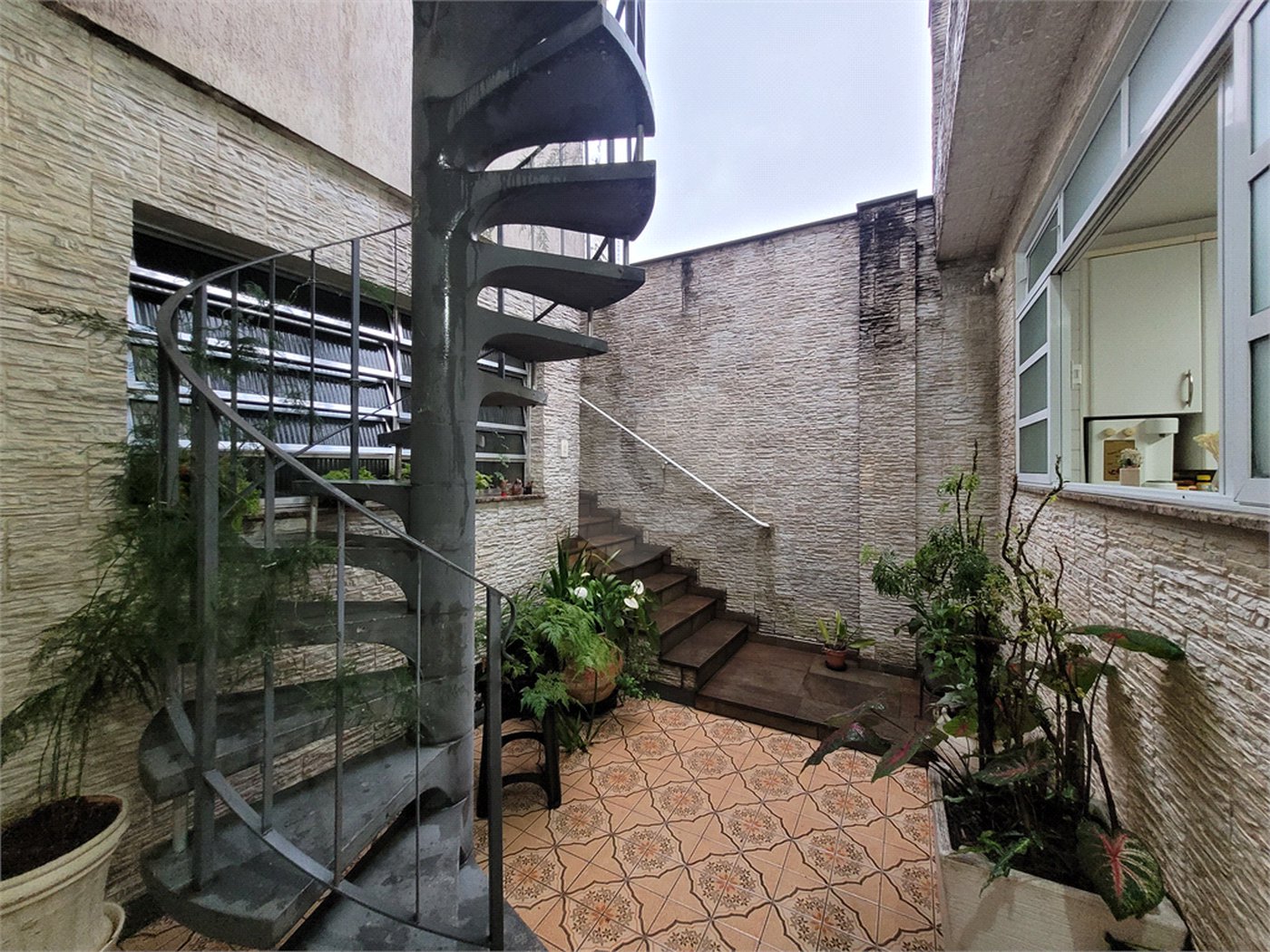 Sobrado à venda com 5 quartos, sendo 2 suítes, em Jardim Vera Cruz, São Paulo, SP