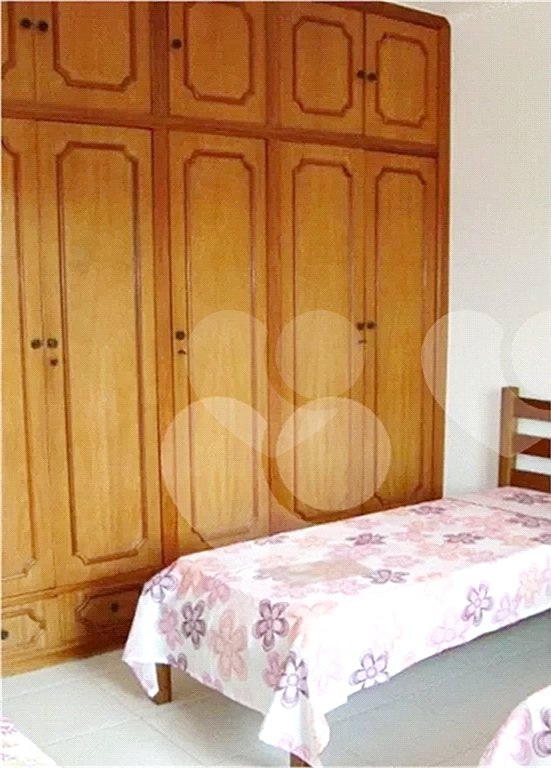 Sobrado à venda com 6 quartos, sendo 3 suítes, em Horto, São Paulo, SP