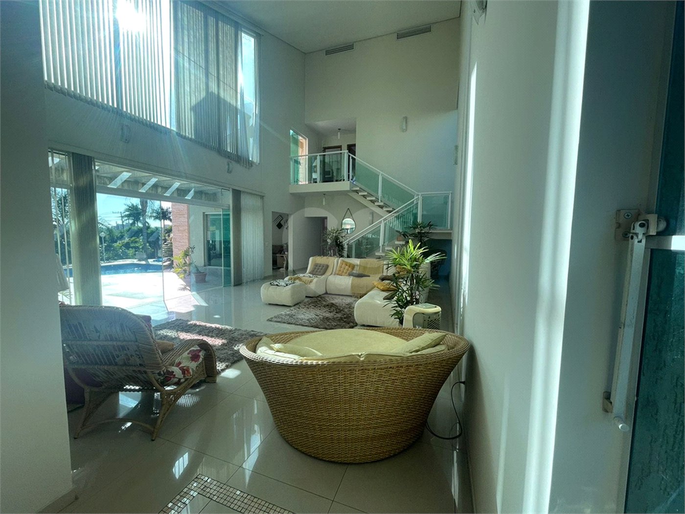 Casa à venda com 4 suítes no condomínio Haras Paineiras, Salto - SP