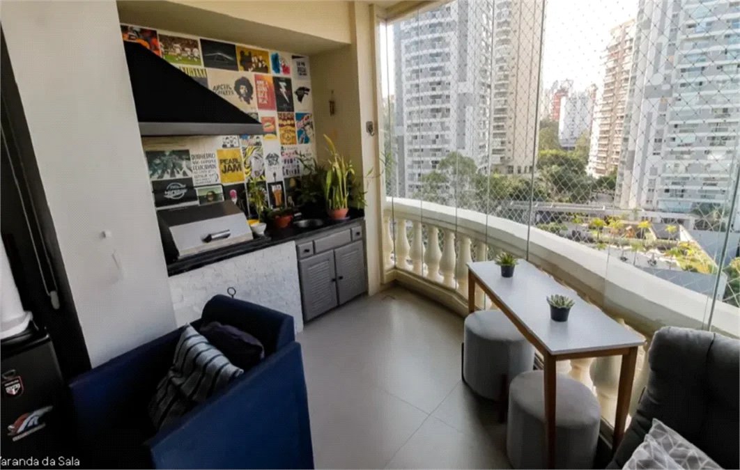 Apartamento à venda com 3 quartos, sendo 1 suíte,  em Vila Andrade, São Paulo, SP