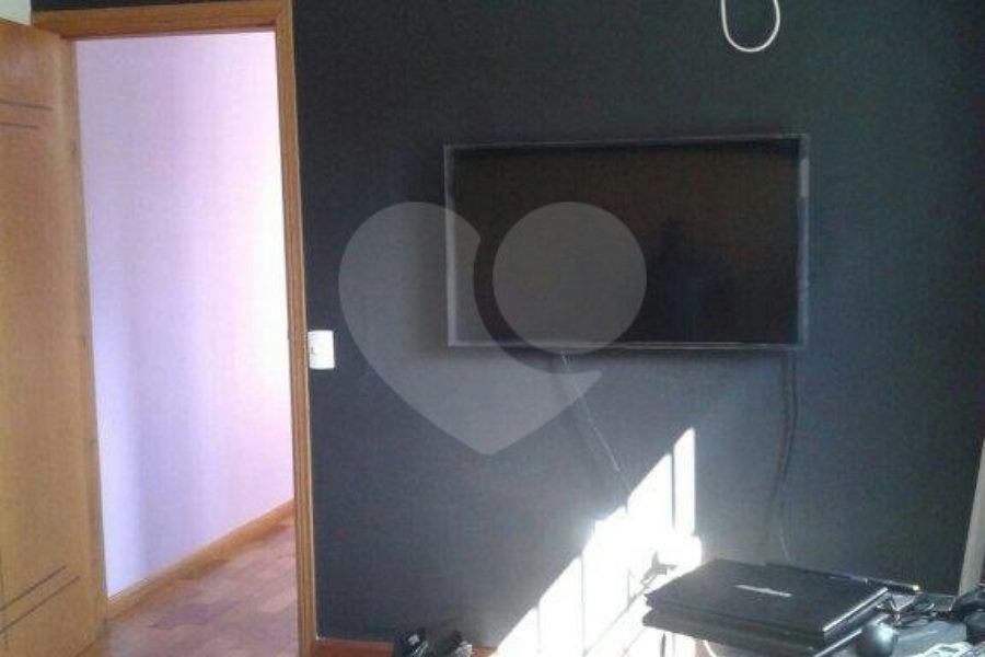 Casa à venda com 4 quartos, sendo 3 suítes, no condomínio Travessa Camarajibe,12, São Paulo - SP