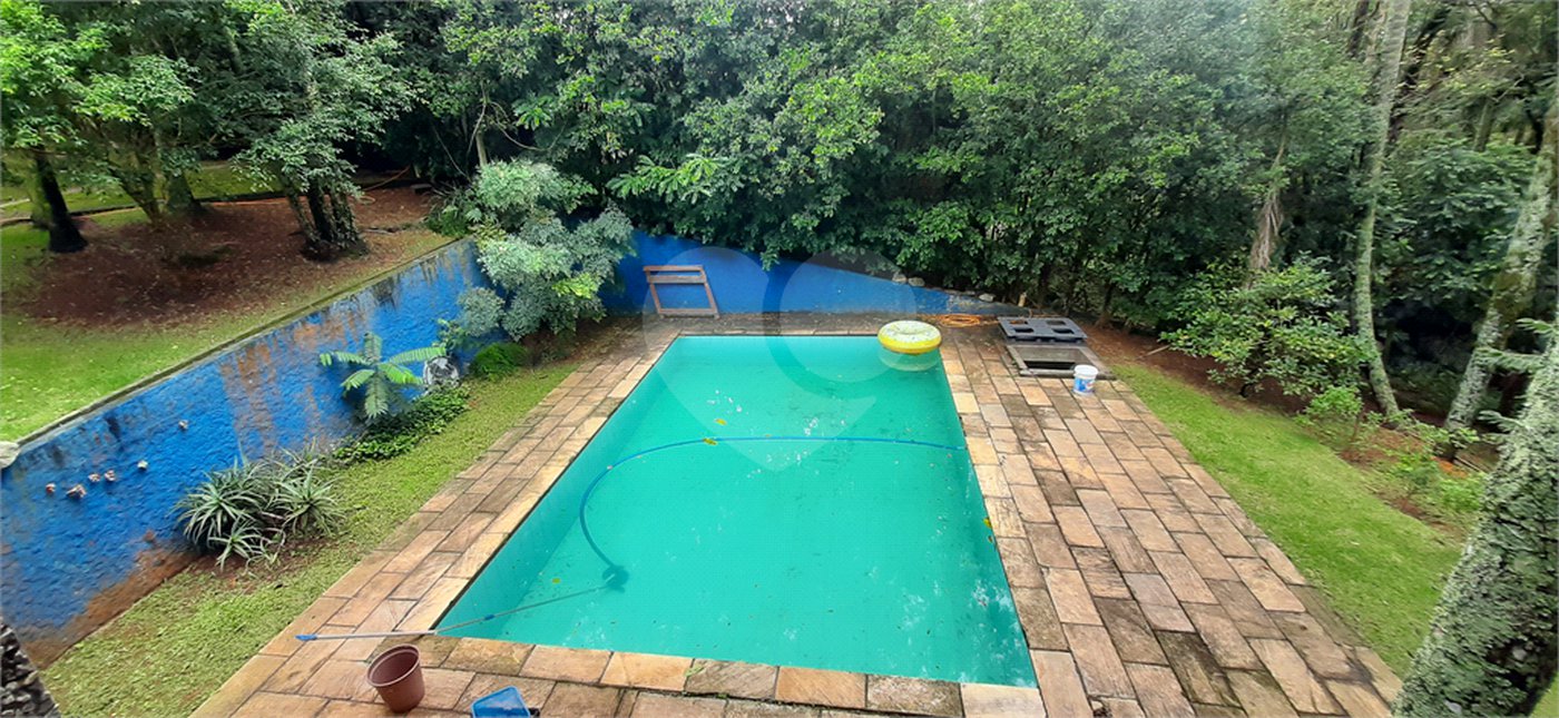 Casa à venda com 4 quartos, sendo 2 suítes, no condomínio Associação Reserva das Hortênsias, Mairiporã - SP