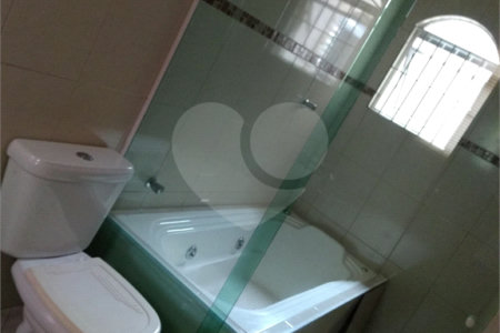 Sobrado à venda com 3 quartos, sendo 1 suíte,  em Residencial Rancho Grande, Itaquaquecetuba, SP