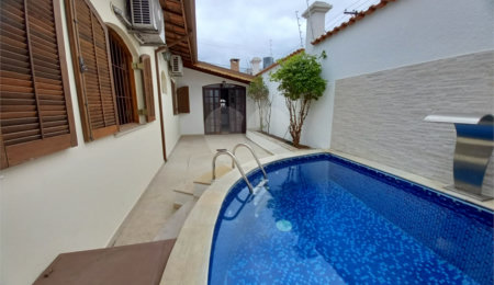Casa à venda com 4 quartos, sendo 1 suíte,  em Vila Oliveira, Mogi das Cruzes, SP