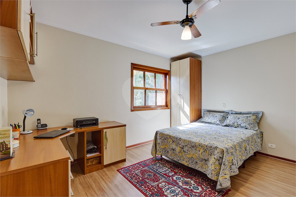 Casa à venda com 3 quartos, sendo 2 suítes, no condomínio Granja do Morumbi, São Paulo - SP