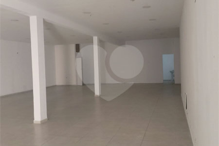 Salão para alugar em Vila Romanópolis, Ferraz de Vasconcelos, SP