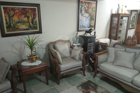 Casa à venda com 3 quartos, sendo 2 suítes, em Vila Flávio, Mogi das Cruzes, SP